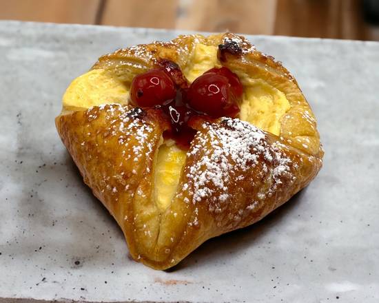 Cherry Bav. Cream Danish