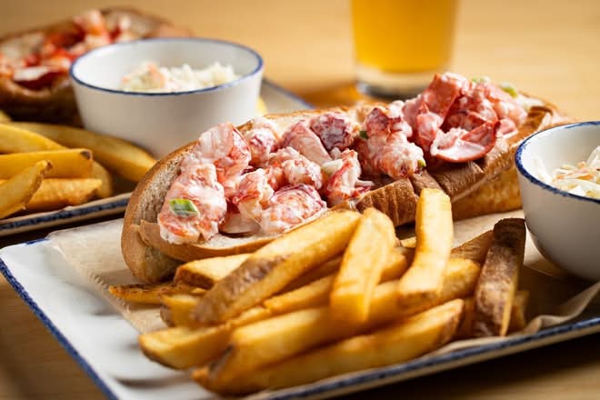 Lobster Roll (1/2 Pound) Traditional