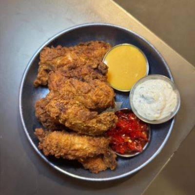 Naked Wings + 3 Dips