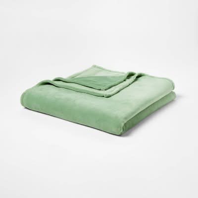 Room Essentials Plush Blanket, Full-Queen, Sage Green