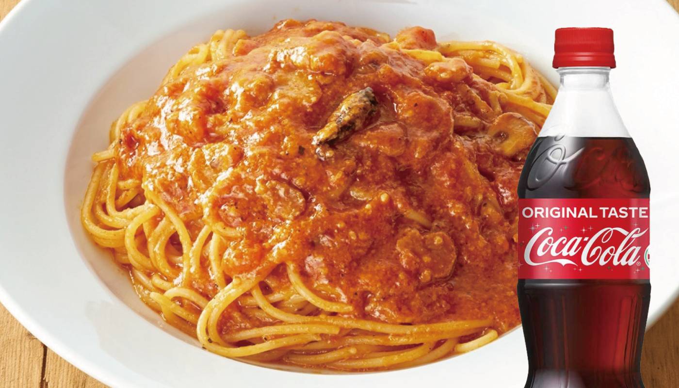 コカ・コーラ付きトマトとニンニク Spaghetti with Garlic and Hot Chilli Pepper in Tomato Sauce