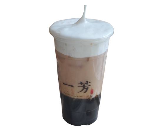 Brown Sugar Pearl Black Tea Latte with Cheese Foam 黑糖粉圓芝士厚奶