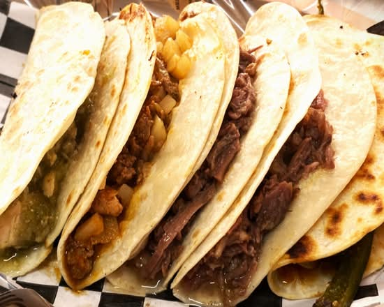 Tacos la chavela guisos y vapor