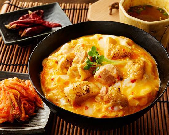 旨ピリ辛の親子丼＆スープセット Spicy Chicken & Egg Rice Bowl + Soup Set