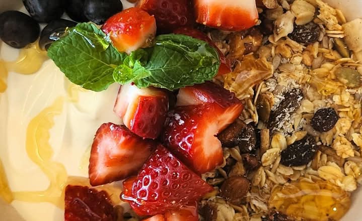 Granola & Yoghurt Cup