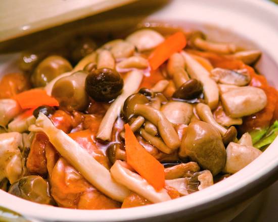 P10. Mixed Fungus and Fried Gluten in Hot Pot 生筋雜菌煲