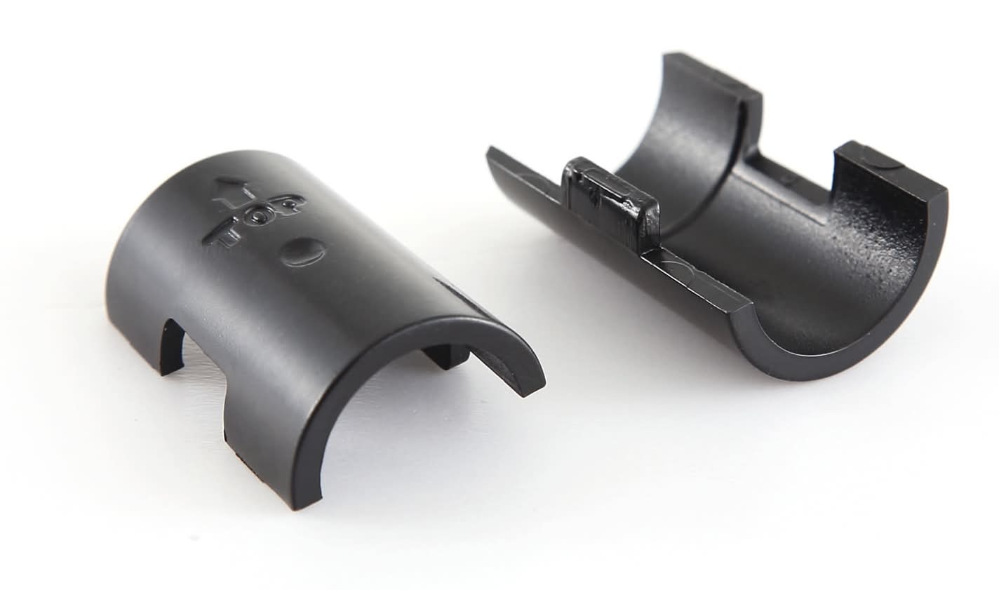 Style Selections 1.38-in L x 0.75-in W x 0.75-in D Black Pole clip 4 -Pack