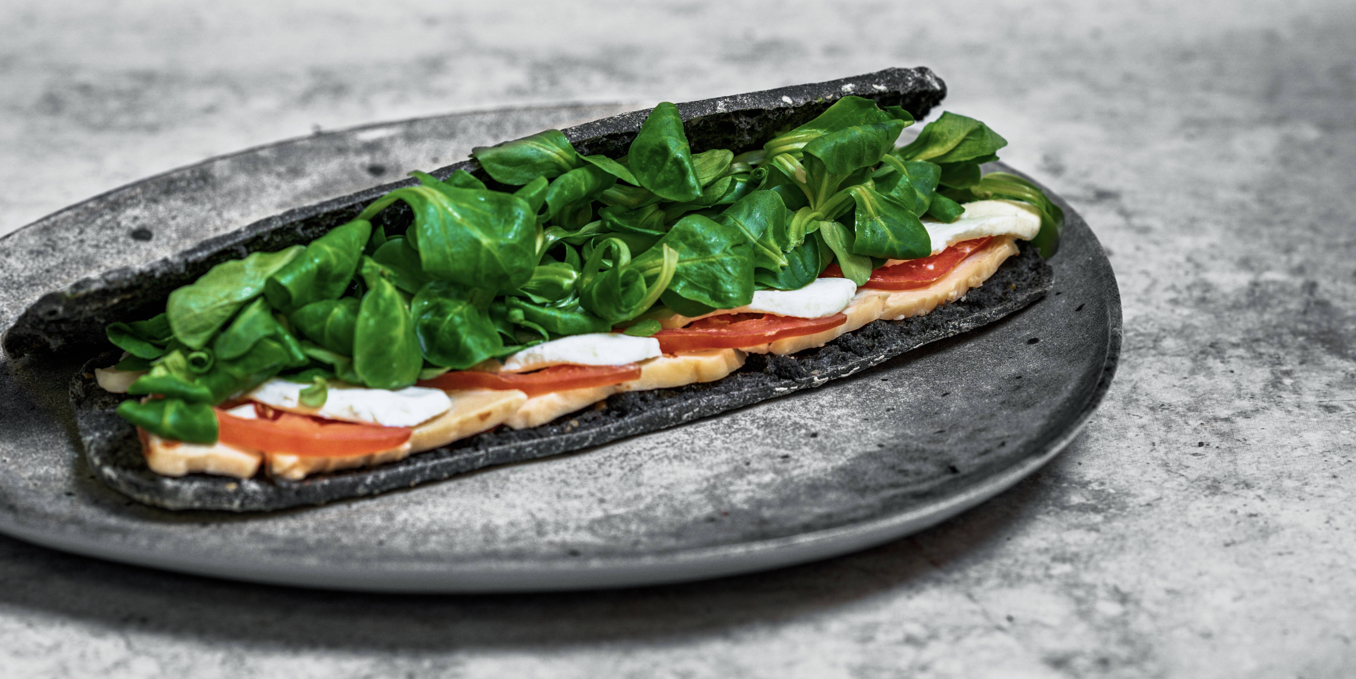 LE CHÉRUPAIN (Sauce Pesto Maison, Poulet, Tomate, Mozzarella, Mâche)