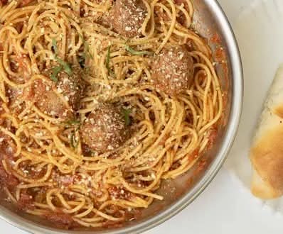 Pasta Marinara w/ meatballs & garlic roll