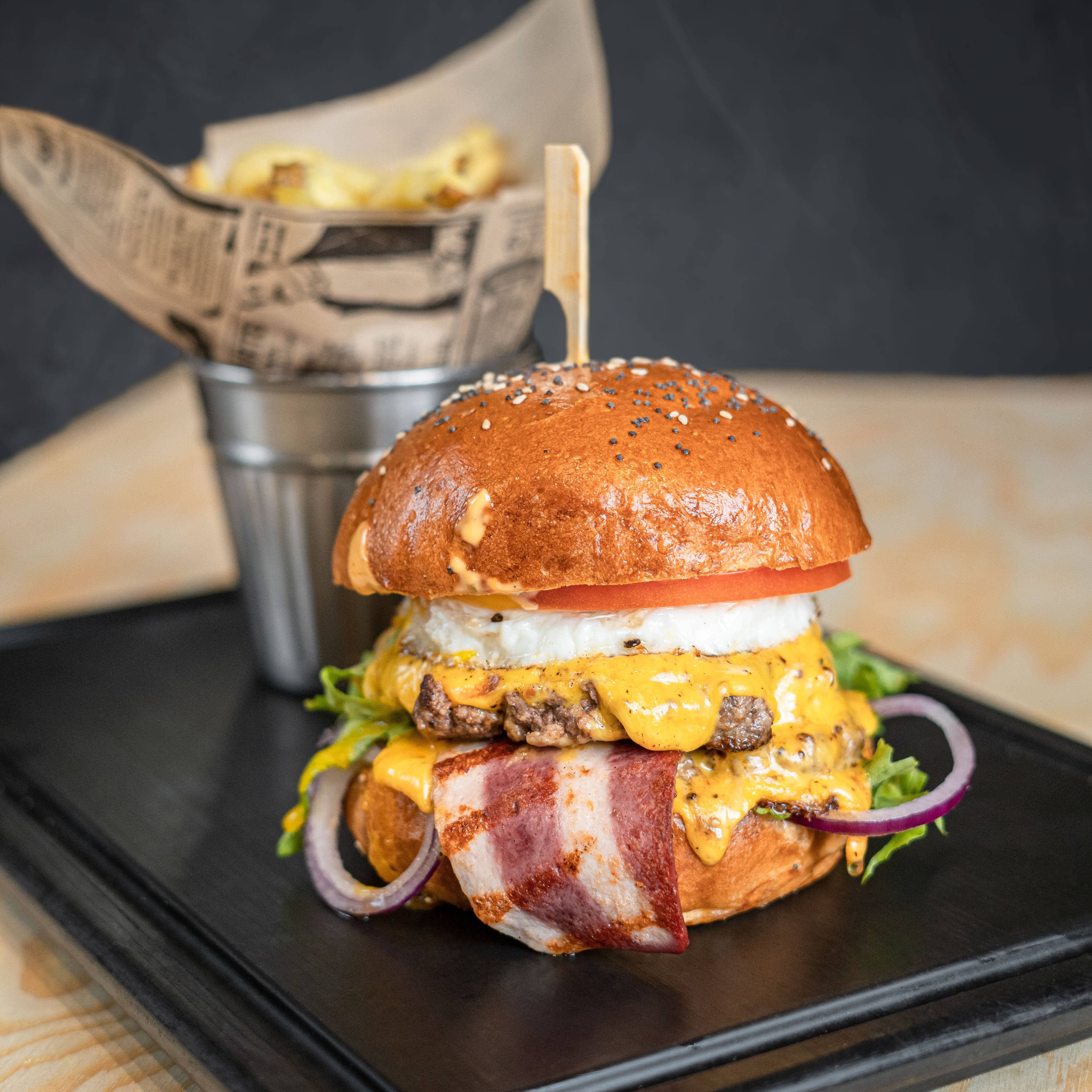 Menu burger eggs bacon