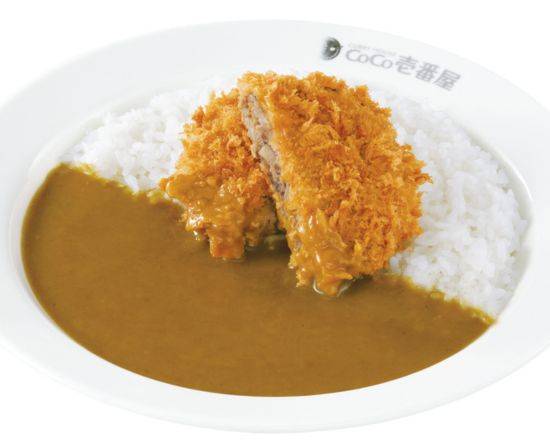 手仕込粗挽きメンチカツカレー Hand-made coarsely minced meat cutlet curry