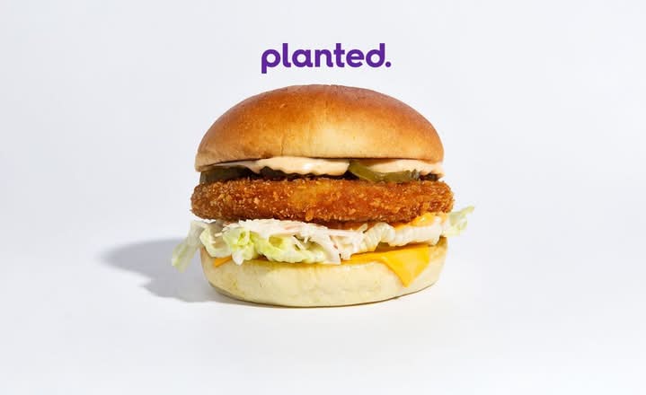 planted.chicken White BBQ Burger