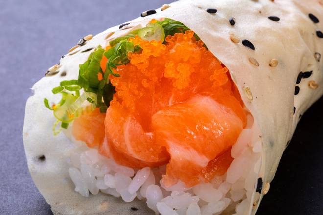 (c031) Salmon Truffle Hand Roll