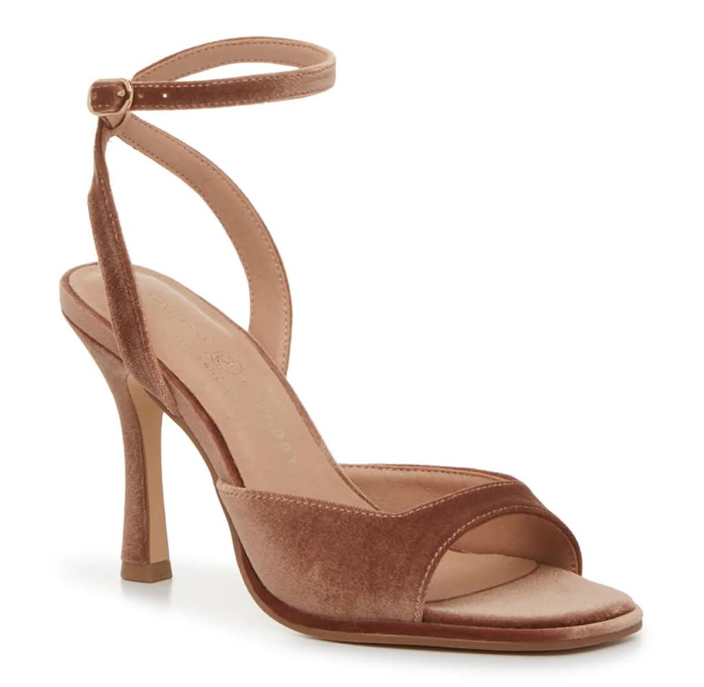 Chinese Laundry Lena Sandal (Tan Medium - 7)