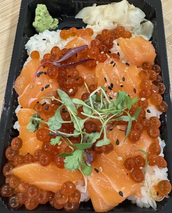 Salmon ikura Don
