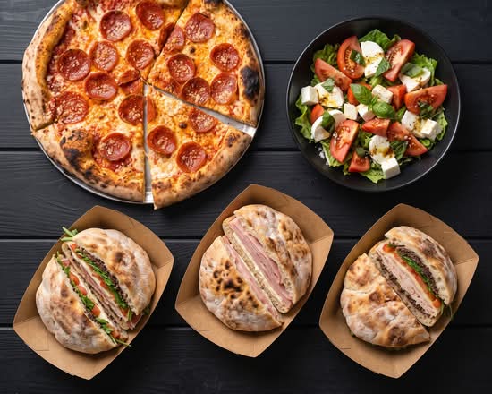 Lucky's Puccias@ Electric Plaza