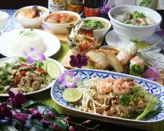 【パッタイやグリーンカレーが人気！】Deeアジアン食材キッチン　Dee Asian Food Kitchen