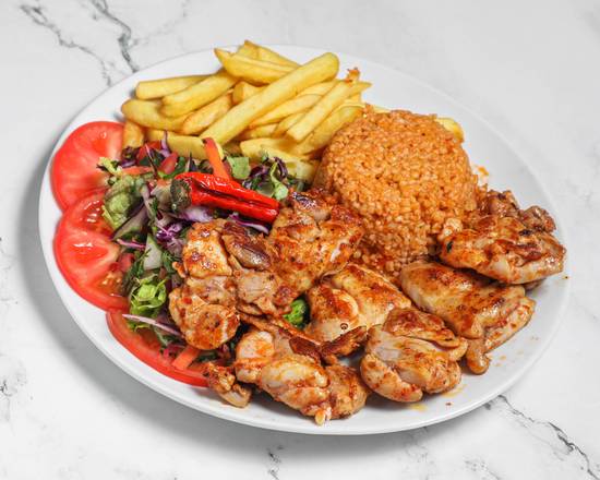 Plat de brochettes de poulet