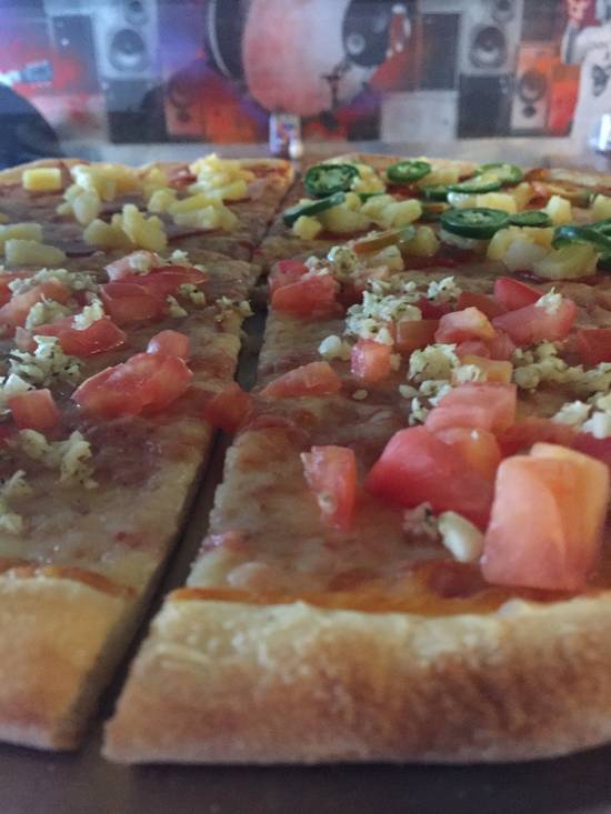 18" Garlic Margherita