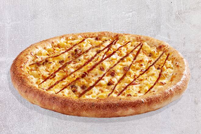 BBQ Bacon Mac ‘N’ Cheese Stuffed Crust