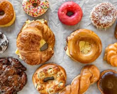 MartsDonut (150 W El Norte Pkwy)