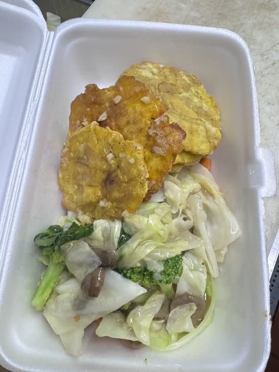 Mini chop suey vegetal solo tostones