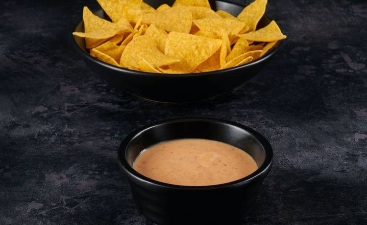 Large Queso & Chips