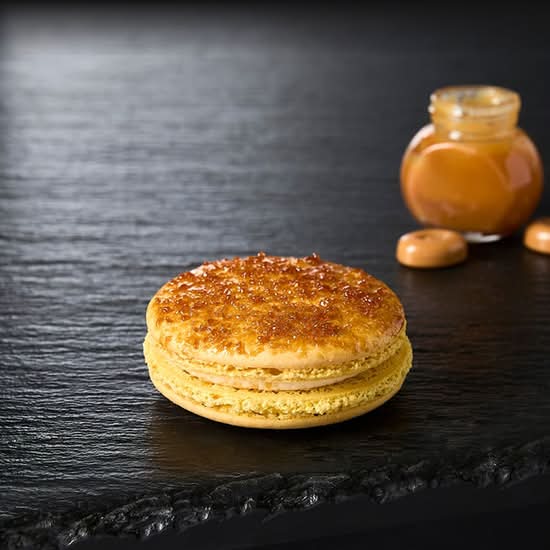 Le macaron à la crème brûlée