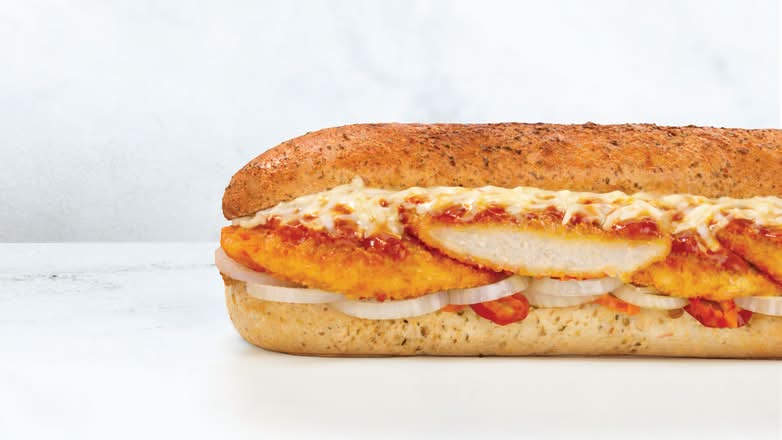 Large Chicken Parm Sub / Grand sandwich au poulet parmesan