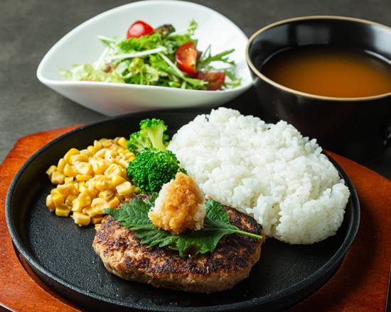 ハンバーグセット(和風) Hamburger set (Japanese style)
