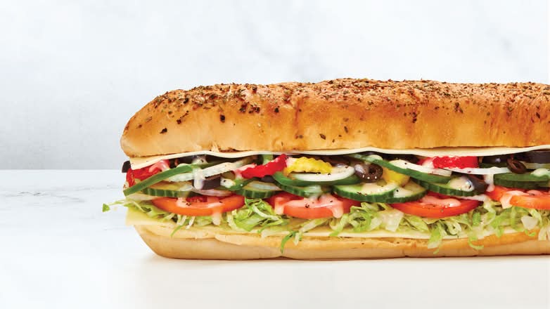 Large Veggie & Cheese Sub Combo / Grand sandwich végétarien et fromage