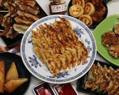 餃子専門店　龍の餃子　supported by 中華丸正