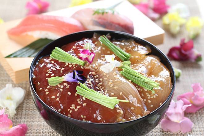 まぐろとブリの熟成漬丼 Aged pickled tuna and horse mackerel bowl