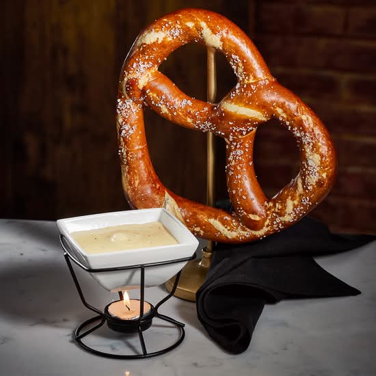 Bretzel bavarois & trempette au fromage