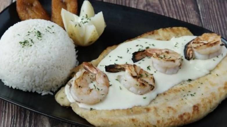Grilled Flounder and Shrimp with Creamy Wine Sauce