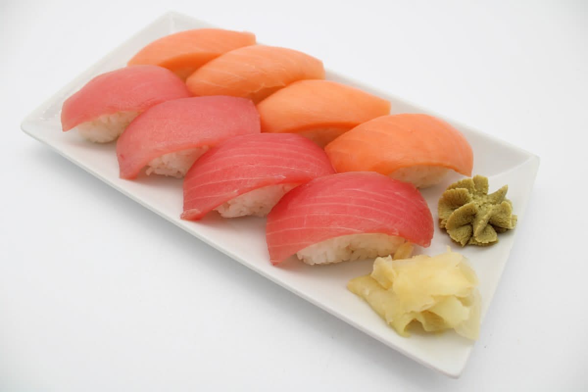 Jumbo Nigiri Combo (Tuna and Salmon)