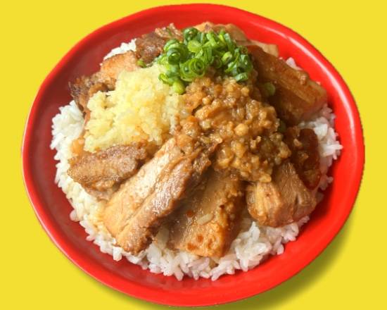 豚マシ・ニンニク・アブラ】豚メシ どストライク 平江町店の出前・宅配