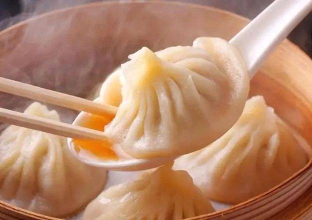 A1. Soup Dumplings(6 Pcs) A1. 小笼包 (6)