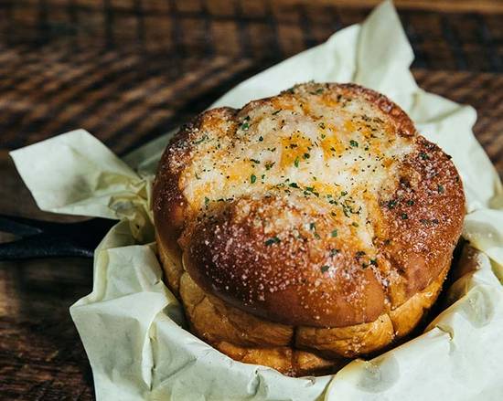Fresh-Baked Cheese Garlic Pan Bread