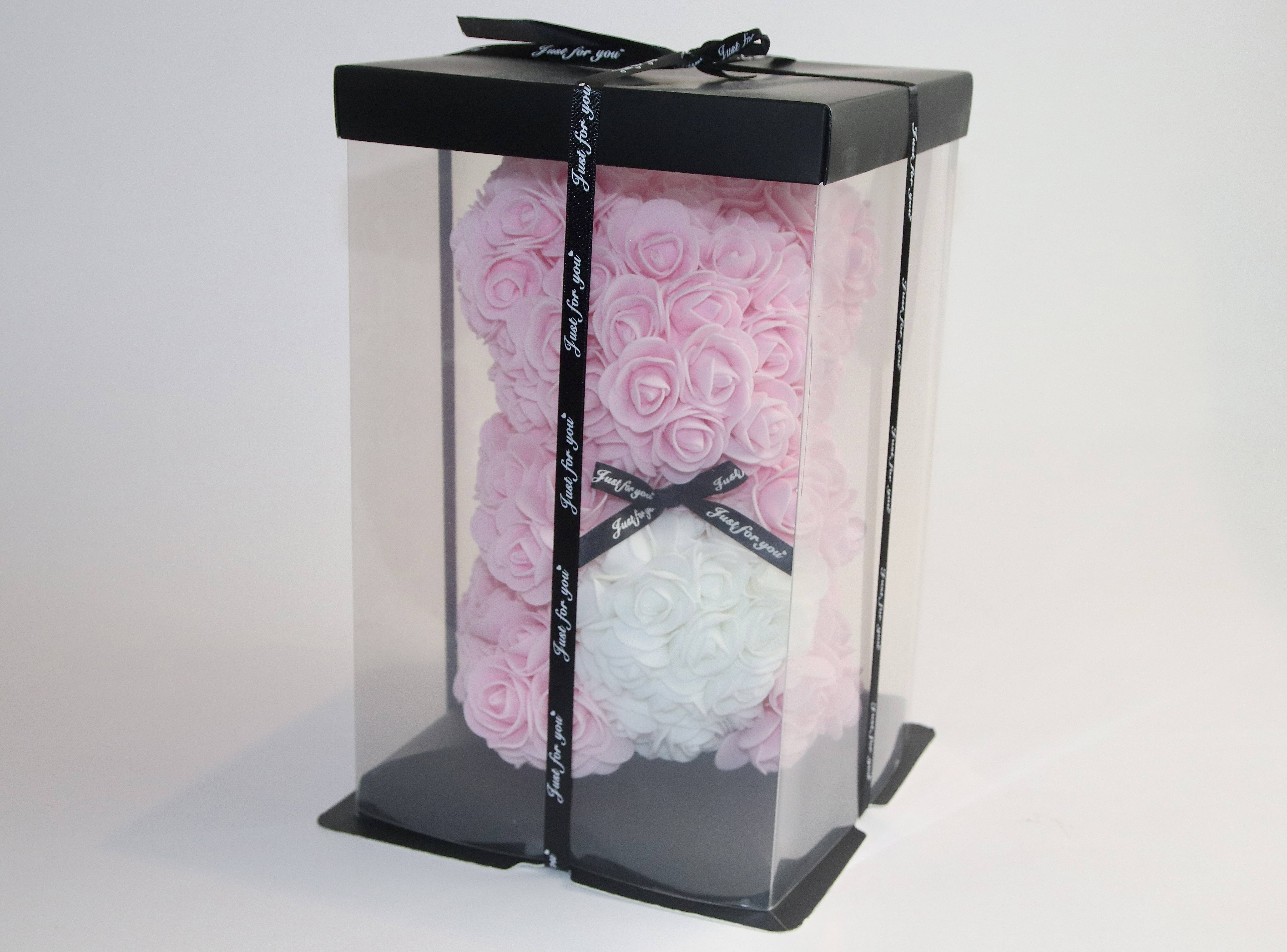 Nounours en pétales de rose clair 