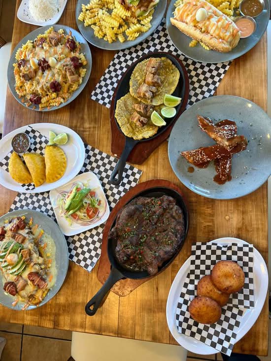 Casa En El Aire (2323 The Alameda)