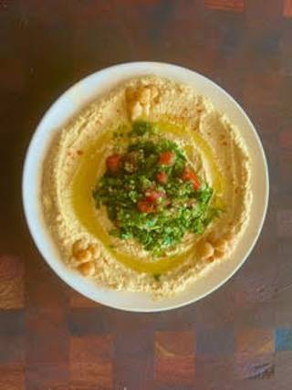 Hummus Topped with Tabouli