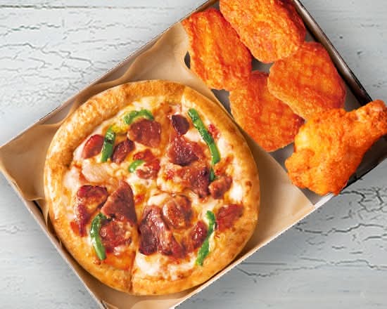 [HOT MY BOX] 炭火焼 鹿児島県産黒豚ピザ Charcoal-flavored Kagoshima Kurobuta Pizza