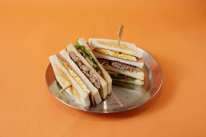 牛肉總匯三明治