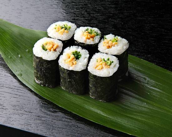 納豆巻(ネギ有り)【 V850 】 Fermented Bean Sushi Roll with Spring Onions