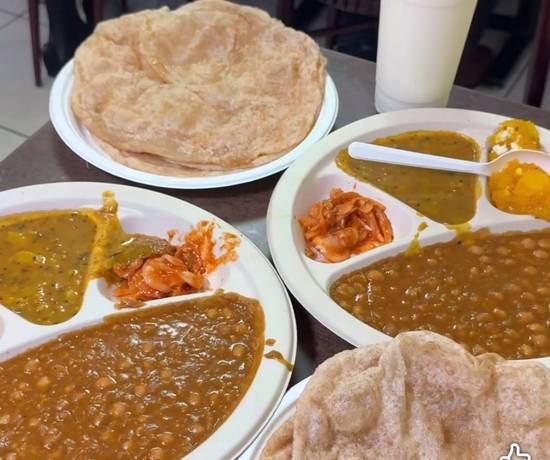 Lahori Halwa Puri Plate