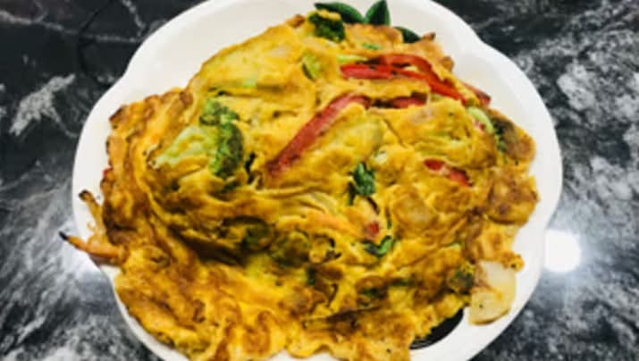 R17a Omelette Vege on Rice