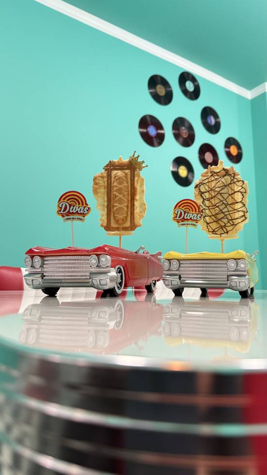 Divas  Crepe On A Stick
