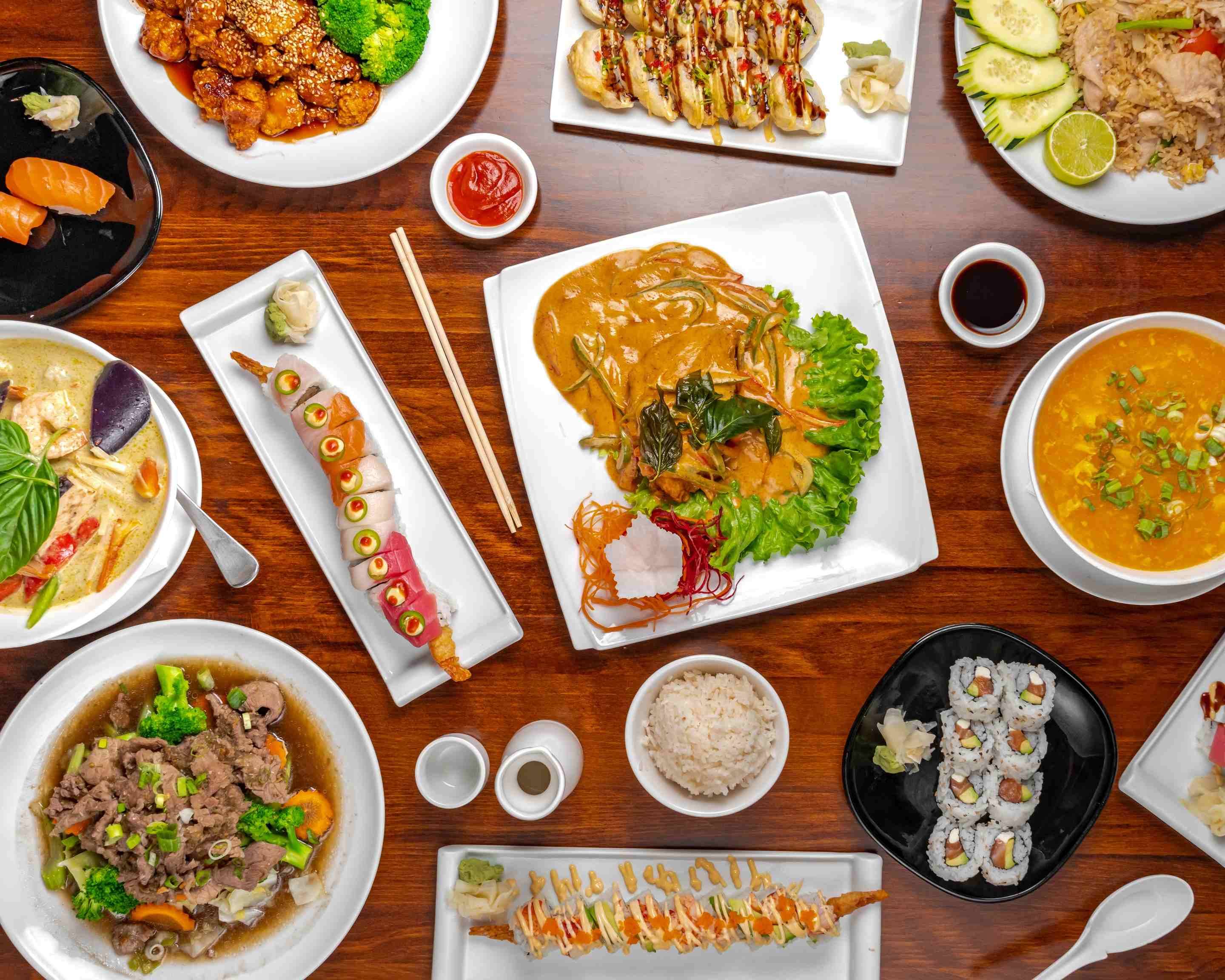 Thực đơn Thái và Sushi là sự kết hợp tuyệt vời của hai nền ẩm thực với chất lượng tốt nhất, hương vị đầy sức sống và đầy nhiệt huyết. Bạn chắc chắn sẽ tìm thấy những điều bất ngờ và thú vị khi thưởng thức các món ăn này. 