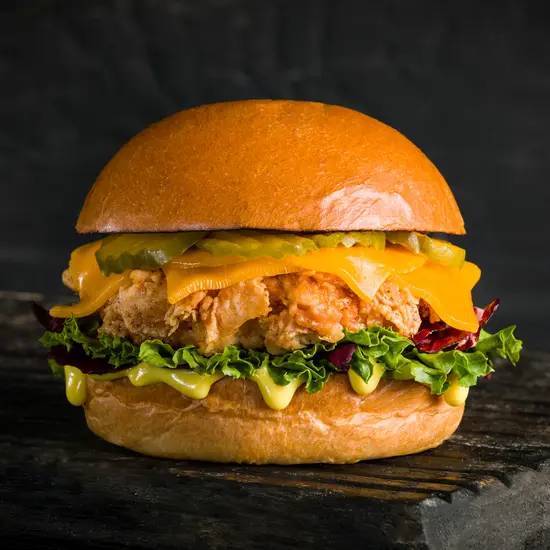 🔥🍗 Crispy Chicken Cheddar Burger